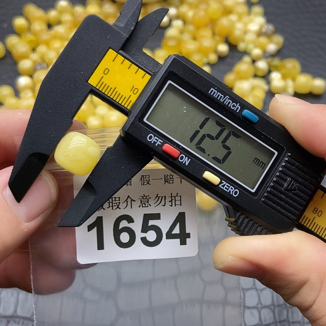 蜜蜡未镶嵌珠宝奇石1654