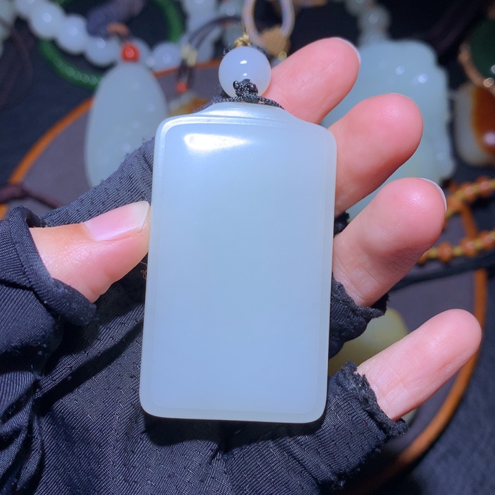 颈饰未镶嵌和田玉刺*