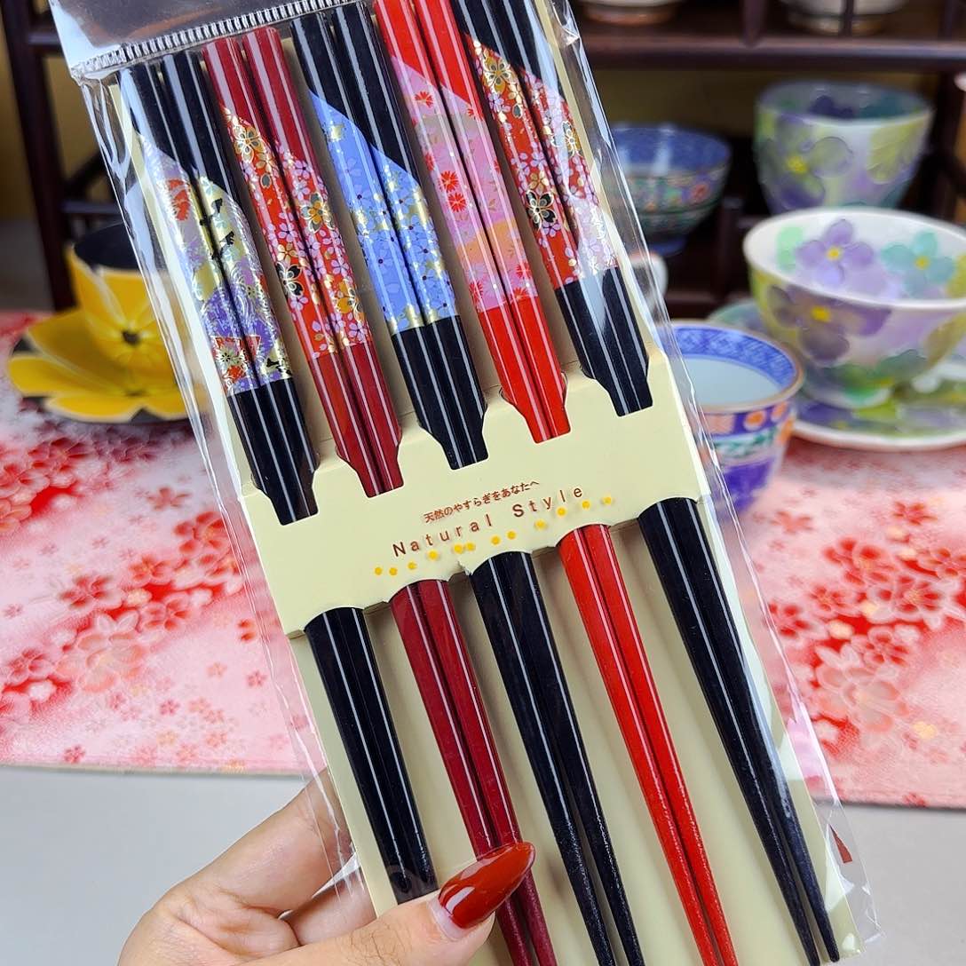 他家茶具瓷器好美！