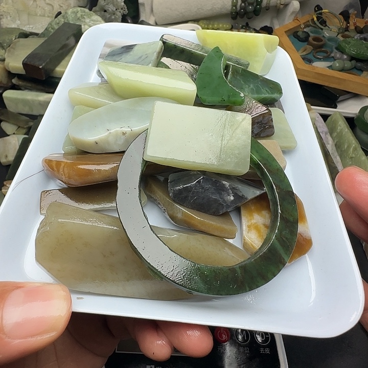 s***o和田玉（糖玉）未镶嵌珠宝半成品