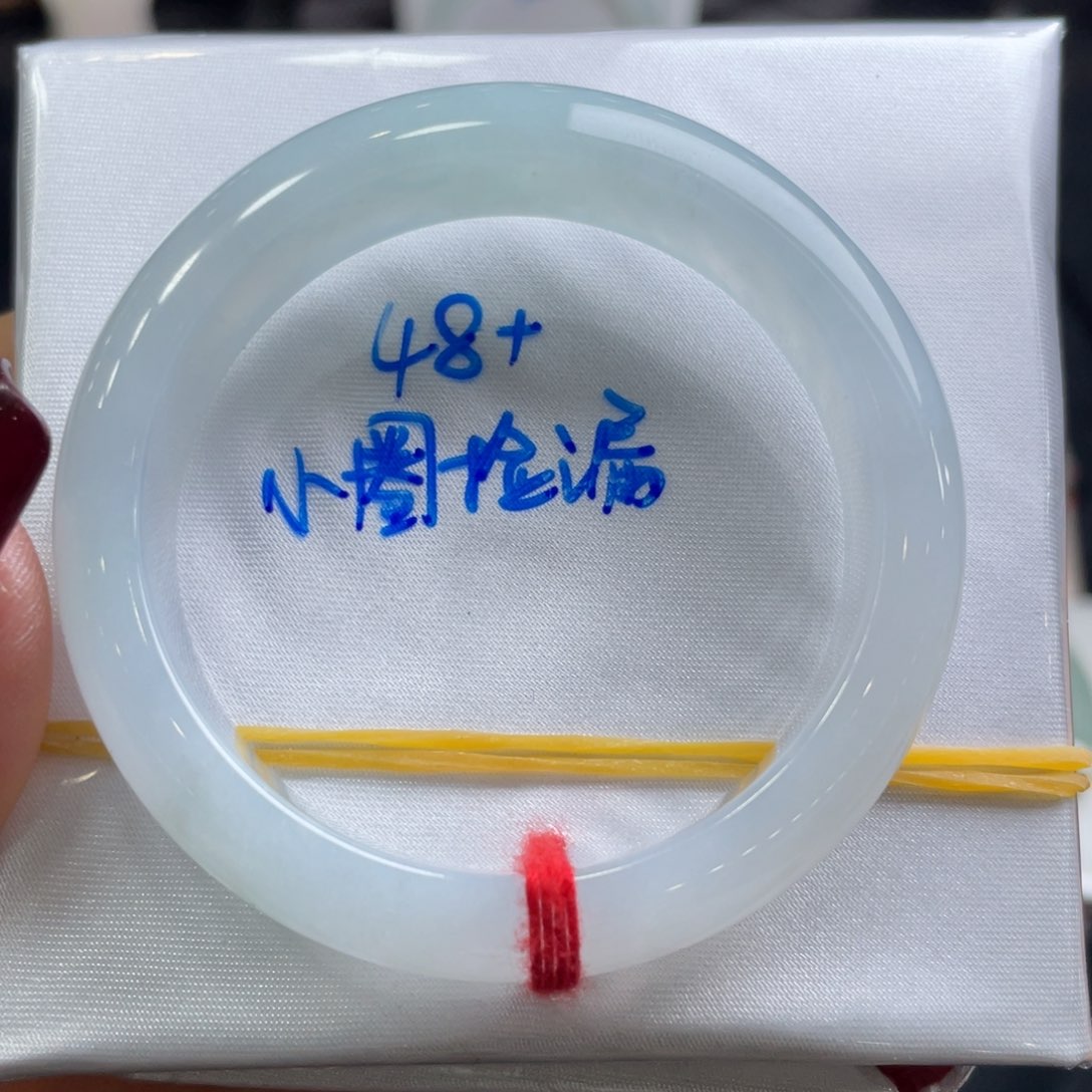 翡翠手镯未镶嵌翡翠手镯