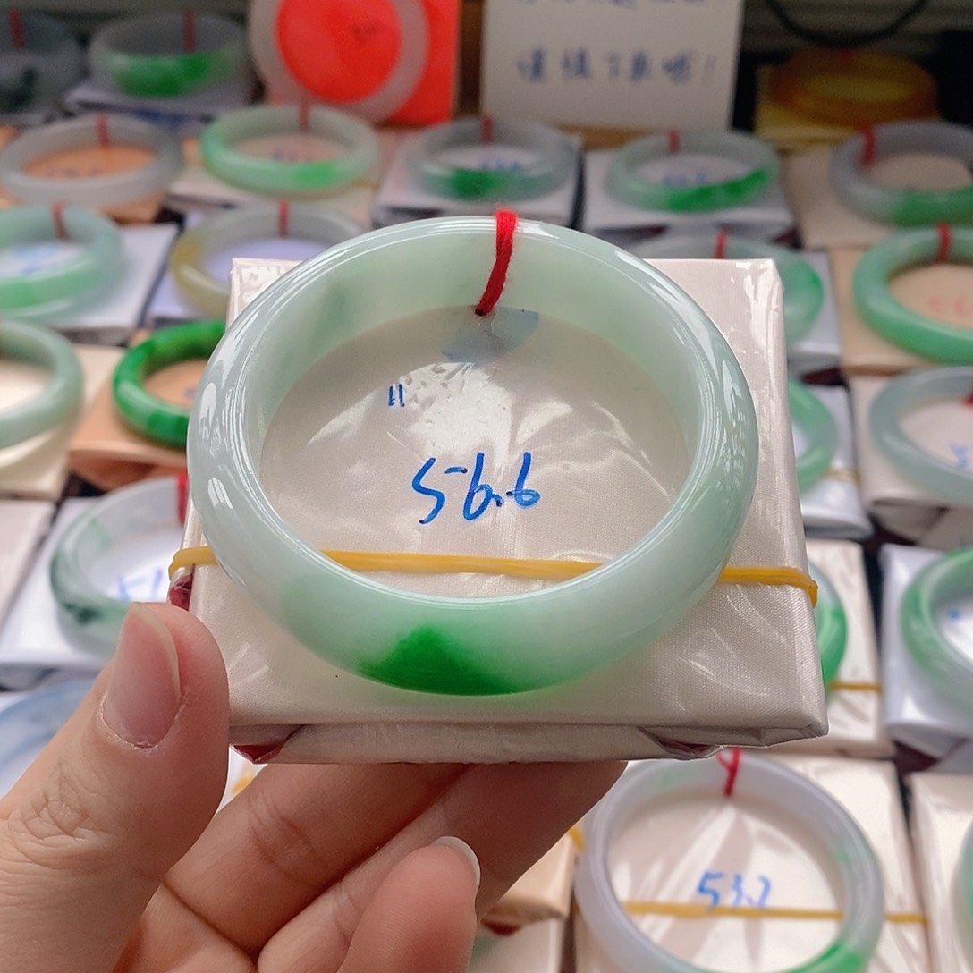 翡翠手镯未镶嵌1号