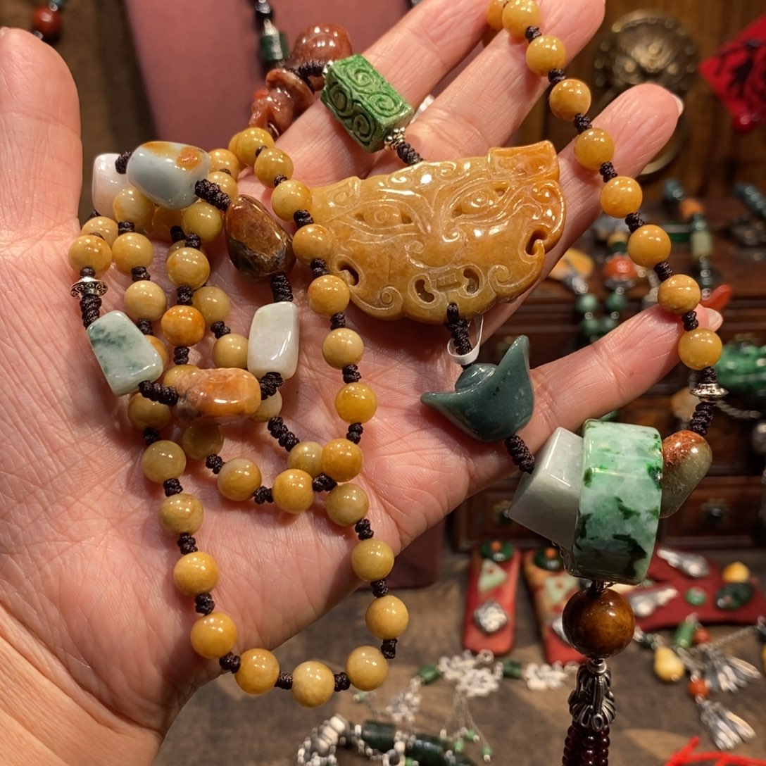 翡翠吊坠(赠链)未镶嵌