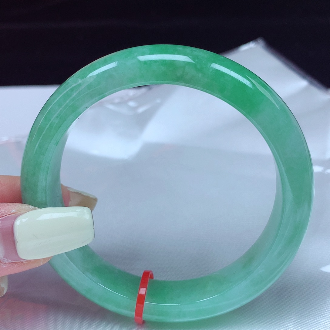 翡翠手镯未镶嵌55圈