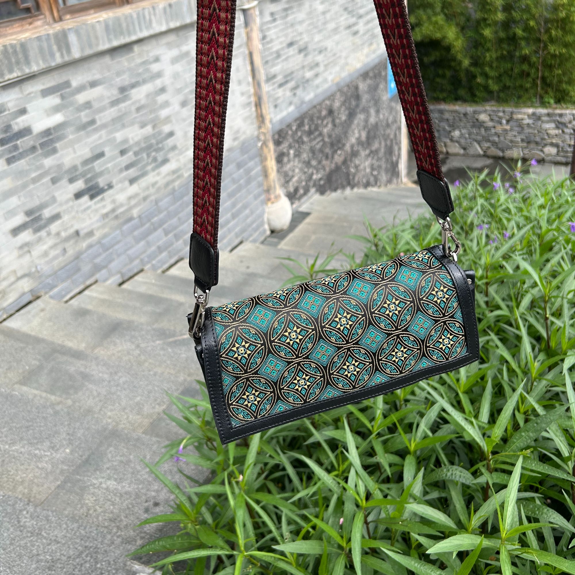 【顺丰包邮】壮锦包包法棍包（飞燕送财黑）单肩包时尚轻奢气质百搭