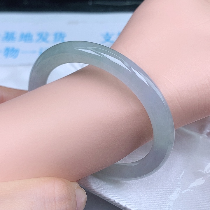 未镶嵌手镯（圆镯）翡翠天然