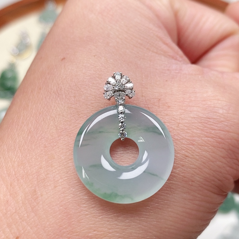 【闪购商品】翡翠吊坠(不含链)18K金镶嵌