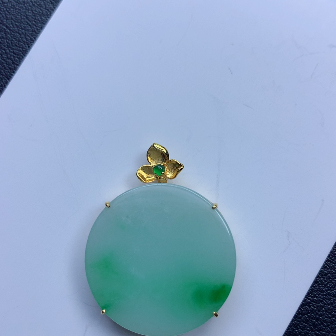 翡翠颈饰未镶嵌无事牌