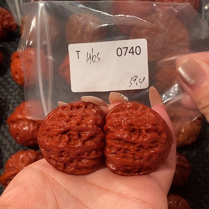 文玩核桃吊坠白狮子39