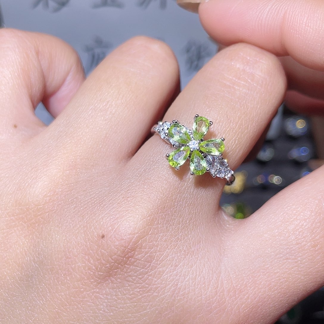 橄榄石戒指银S925镶嵌