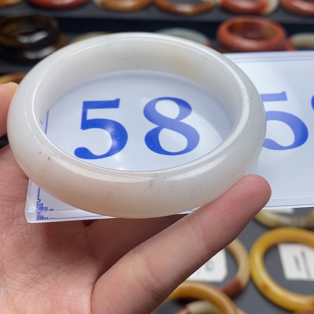 石英质玉（黄龙玉）手镯未镶嵌