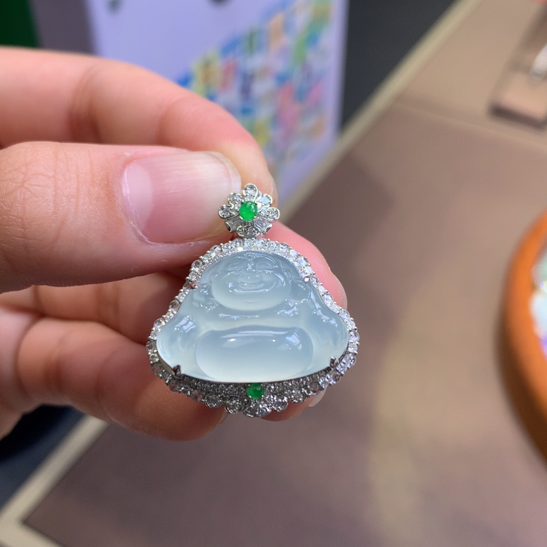 翡翠18K金镶嵌颈饰翡翠