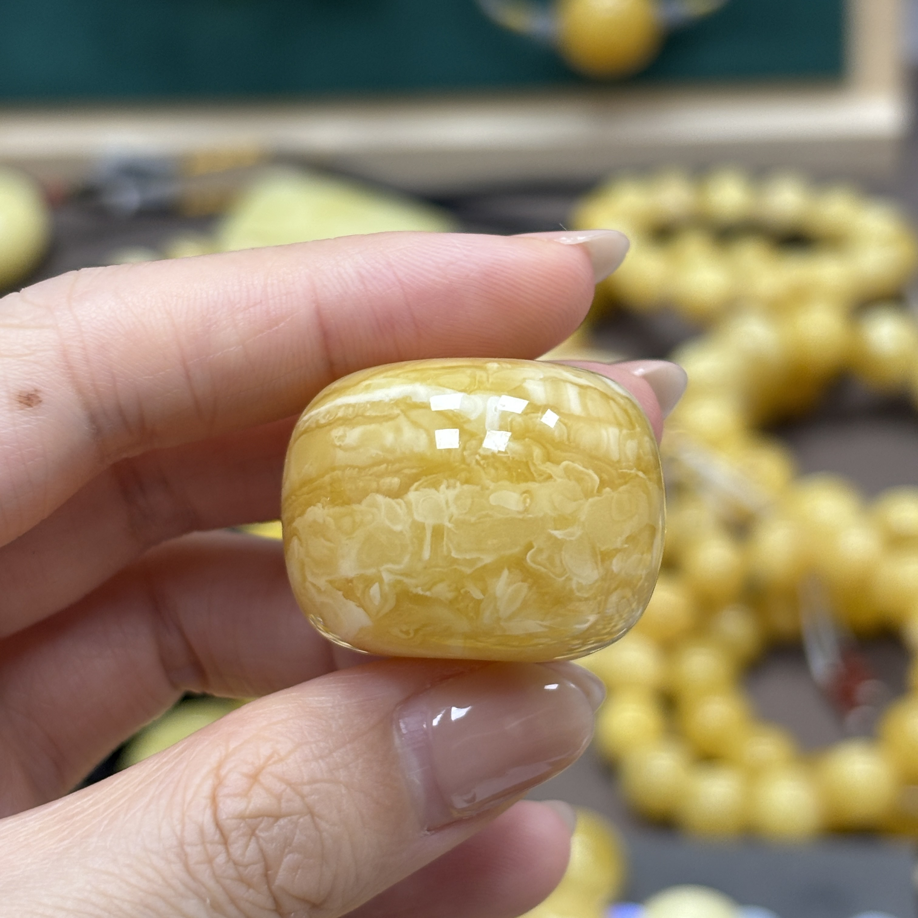 30*23.3mm瑕疵· 小妖珠宝天然原矿琥珀蜜蜡