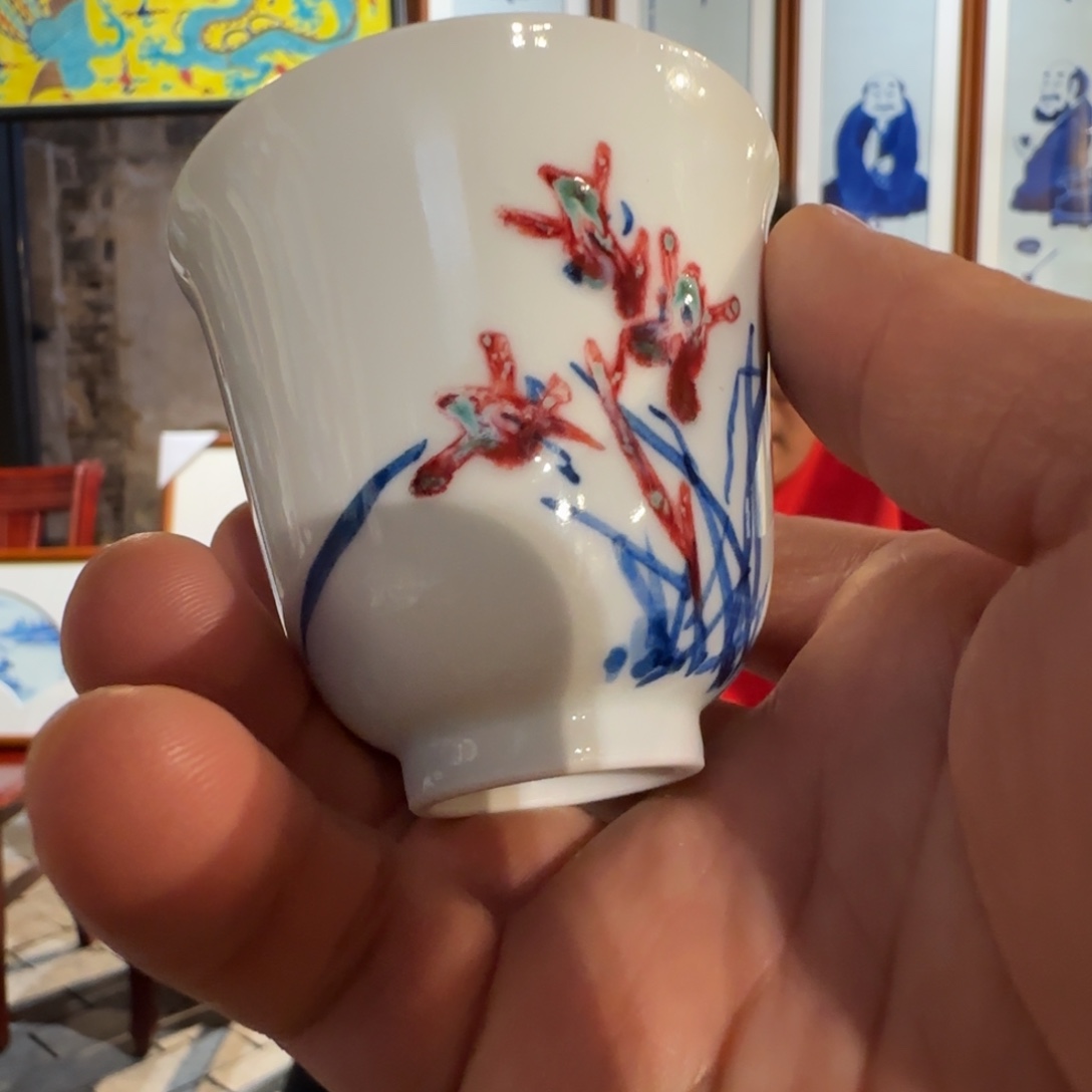 陶手绘青花釉里红兰花杯