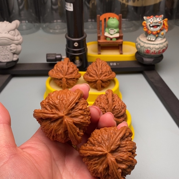 余***教吊坠文玩核桃46尺寸白狮子微修