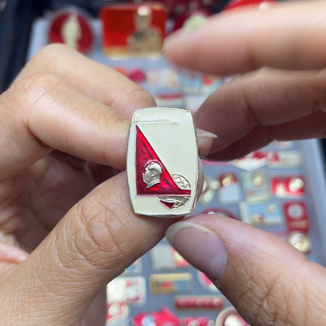 铝红色收藏佳品小彩章