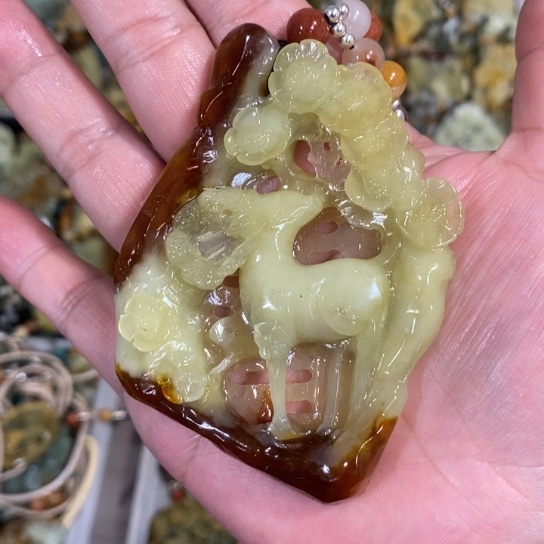 情***浅蛇纹石玉未镶嵌颈饰