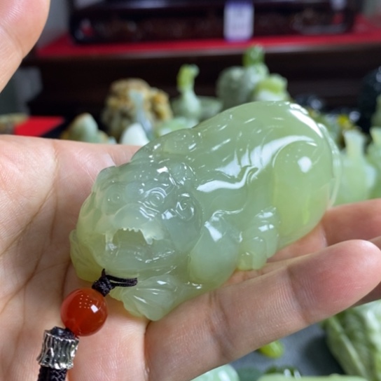 蛇纹石玉手把件未镶嵌圆**满