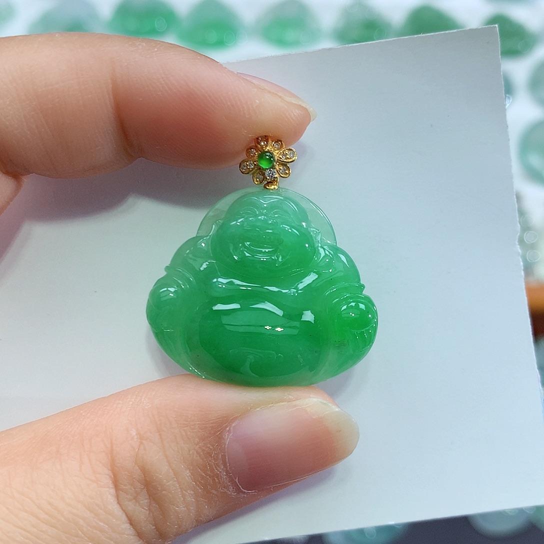 翡翠18K金镶嵌颈饰佛公