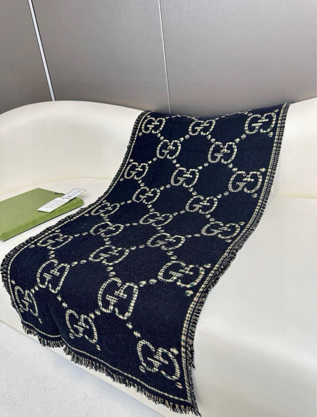 未使用 GUCCI/古驰 黑金格纹围巾 180cm 18302742