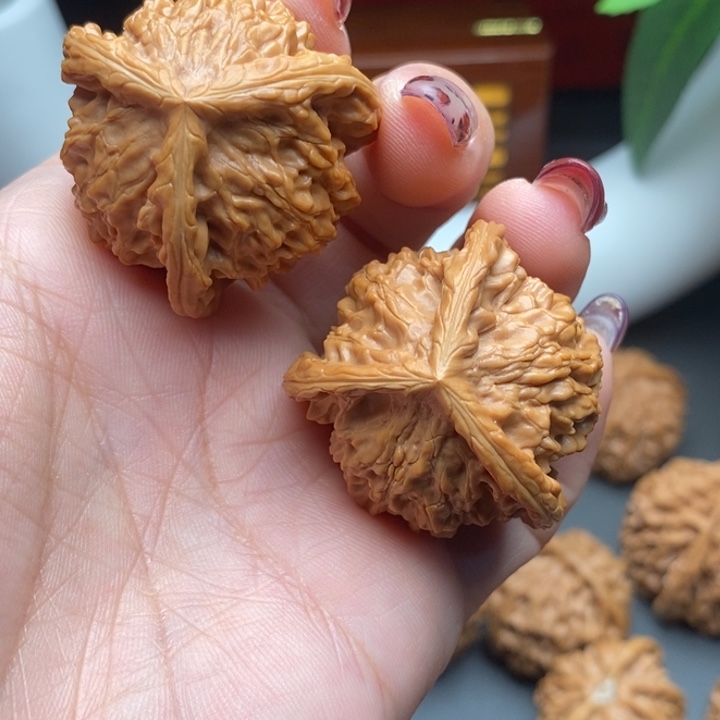 文玩核桃把件铁**铮