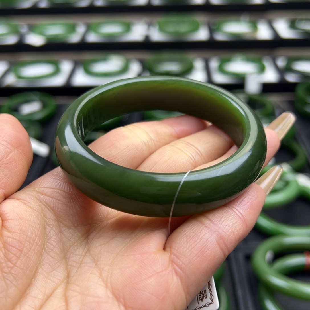 和田玉（碧玉）未镶嵌手镯