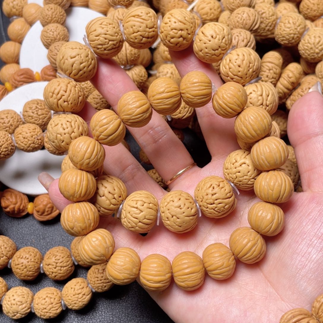 桃核手串白**:土豪元宝