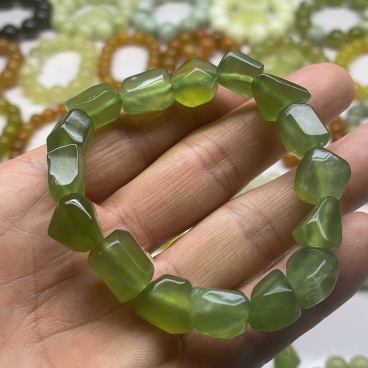 蛇纹石玉手串未镶嵌