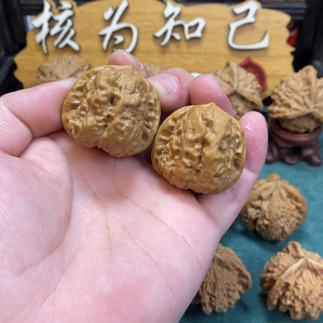 文玩核桃把件蛤蟆头35修