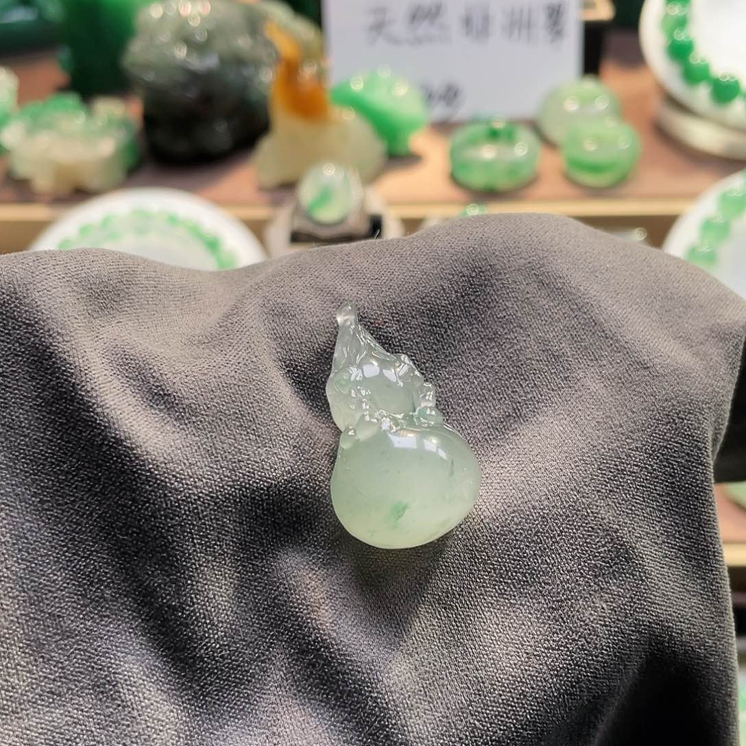 五***源石英质玉未镶嵌吊坠