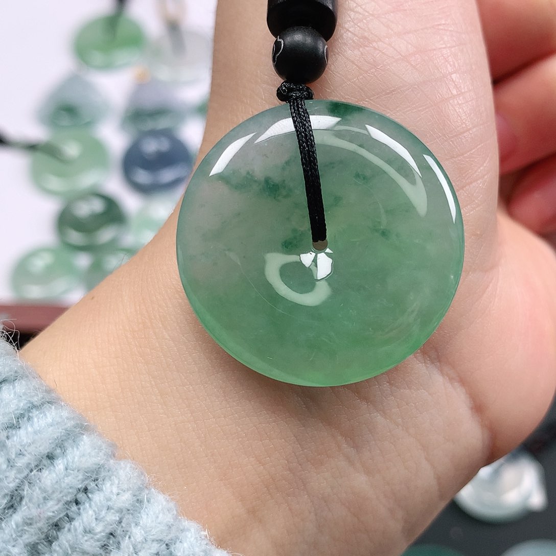 翡翠颈饰未镶嵌平安