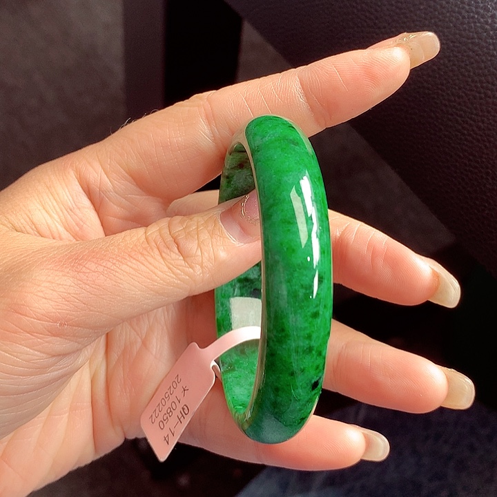 翡翠手镯未镶嵌翡翠