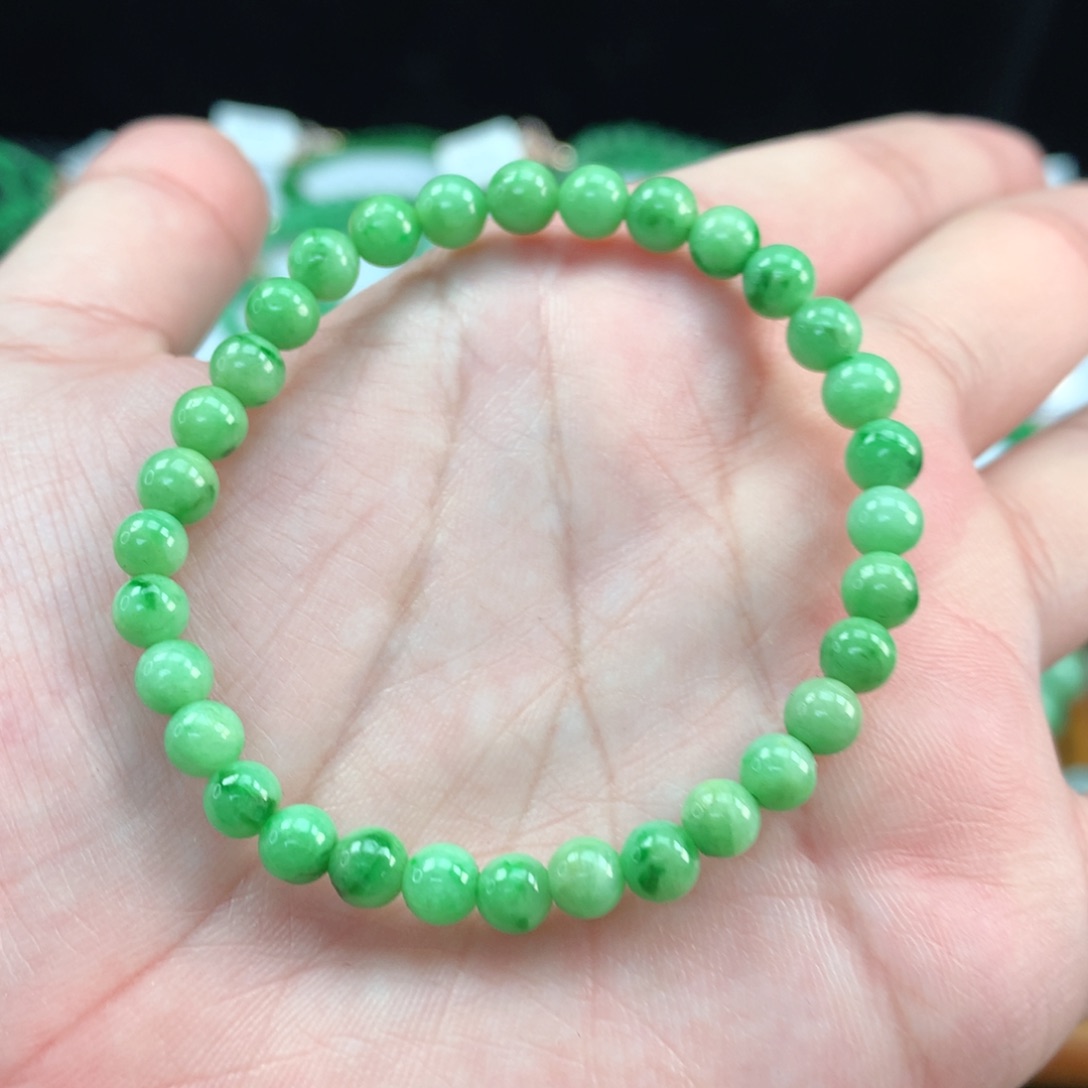 翡翠手链未镶嵌翡翠