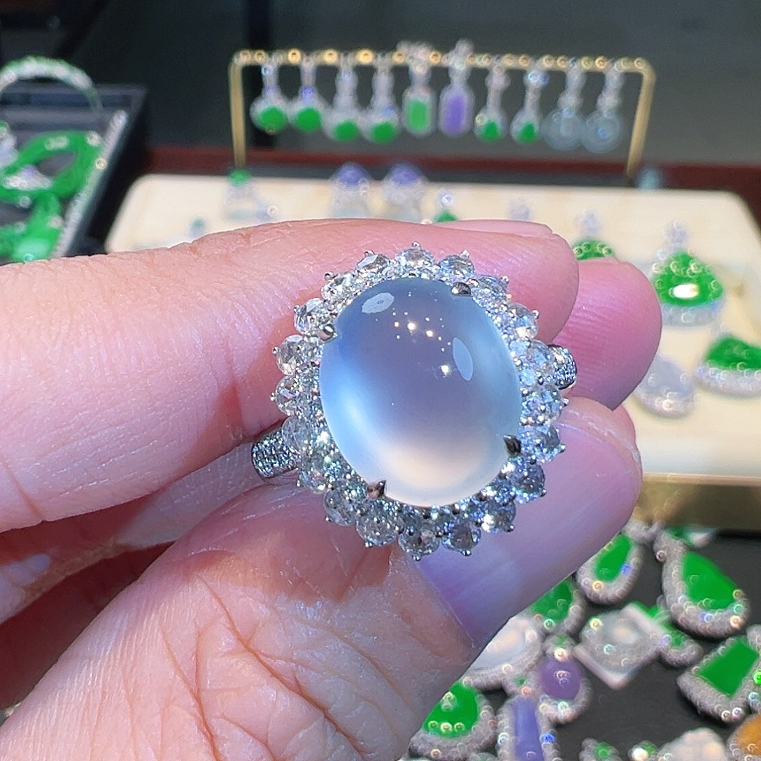 翡翠颈饰18K金镶嵌翡翠