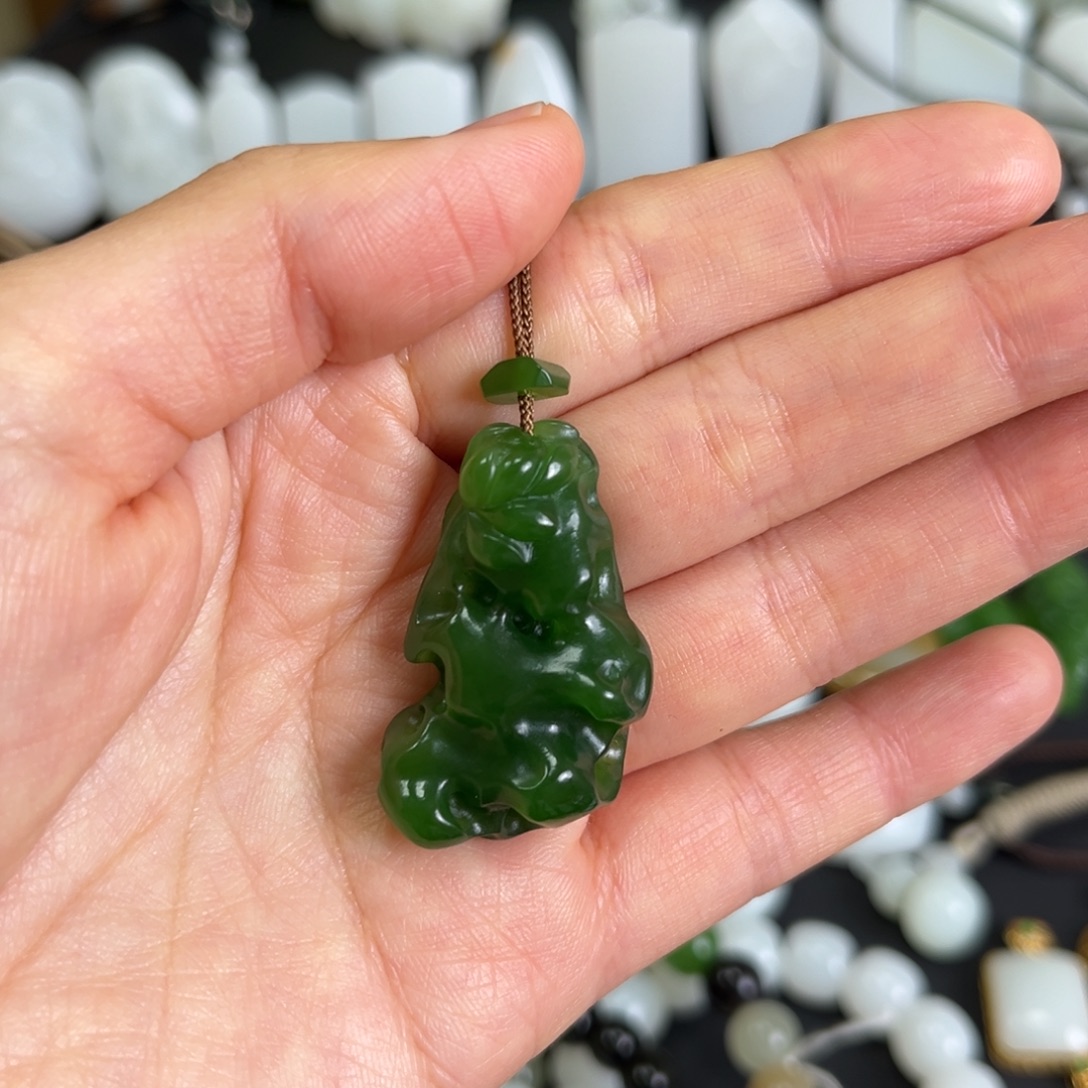 和田玉未镶嵌吊坠(赠链)