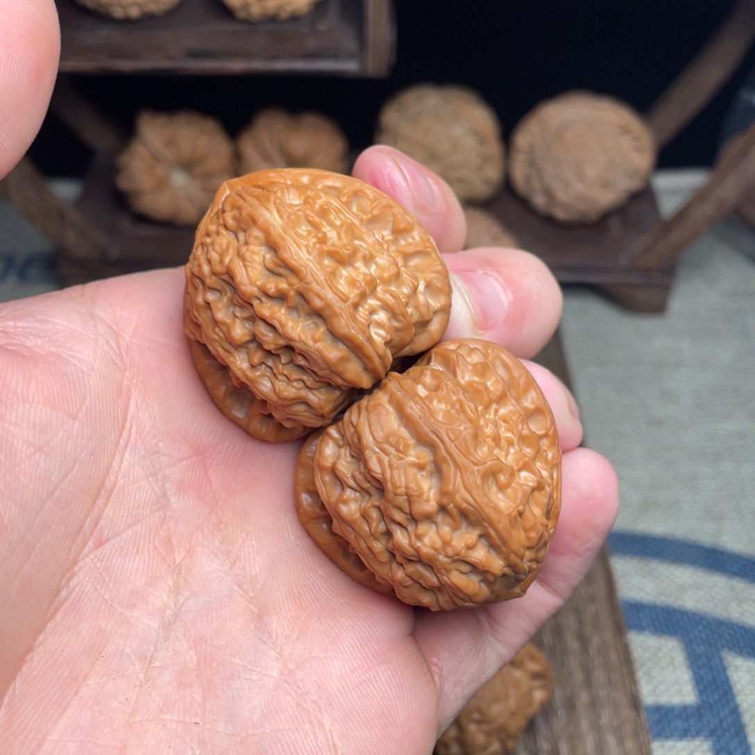 文玩核桃把件李*义38毕业高货三角白