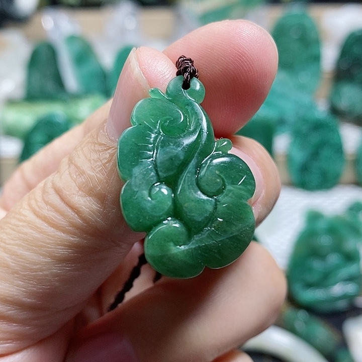 未镶嵌独山玉颈饰