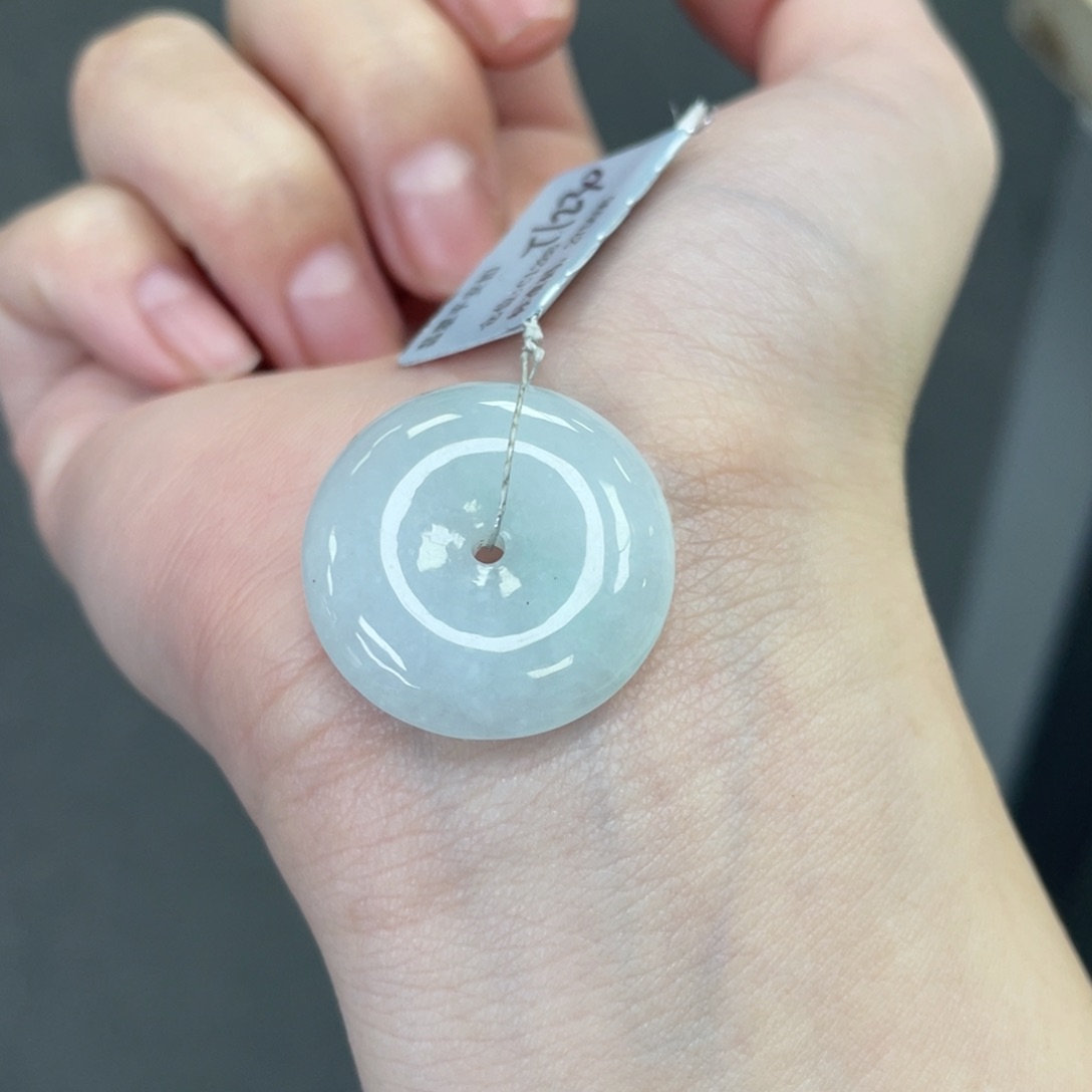 翡翠颈饰未镶嵌平安扣