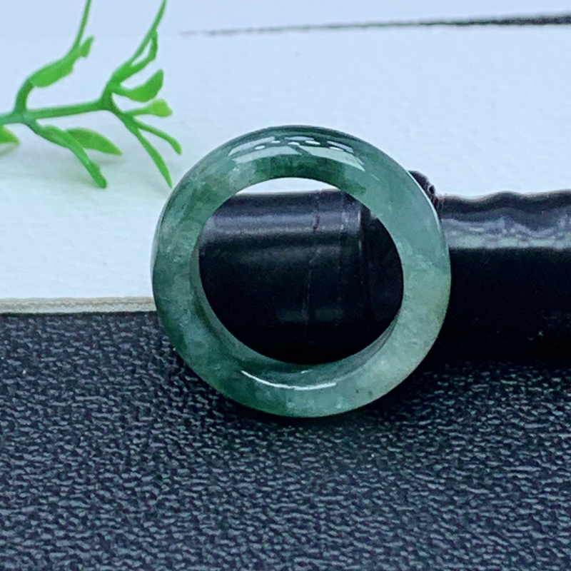 缅甸天然A货翡翠  飘花素面戒指 内径 17mm 编号523