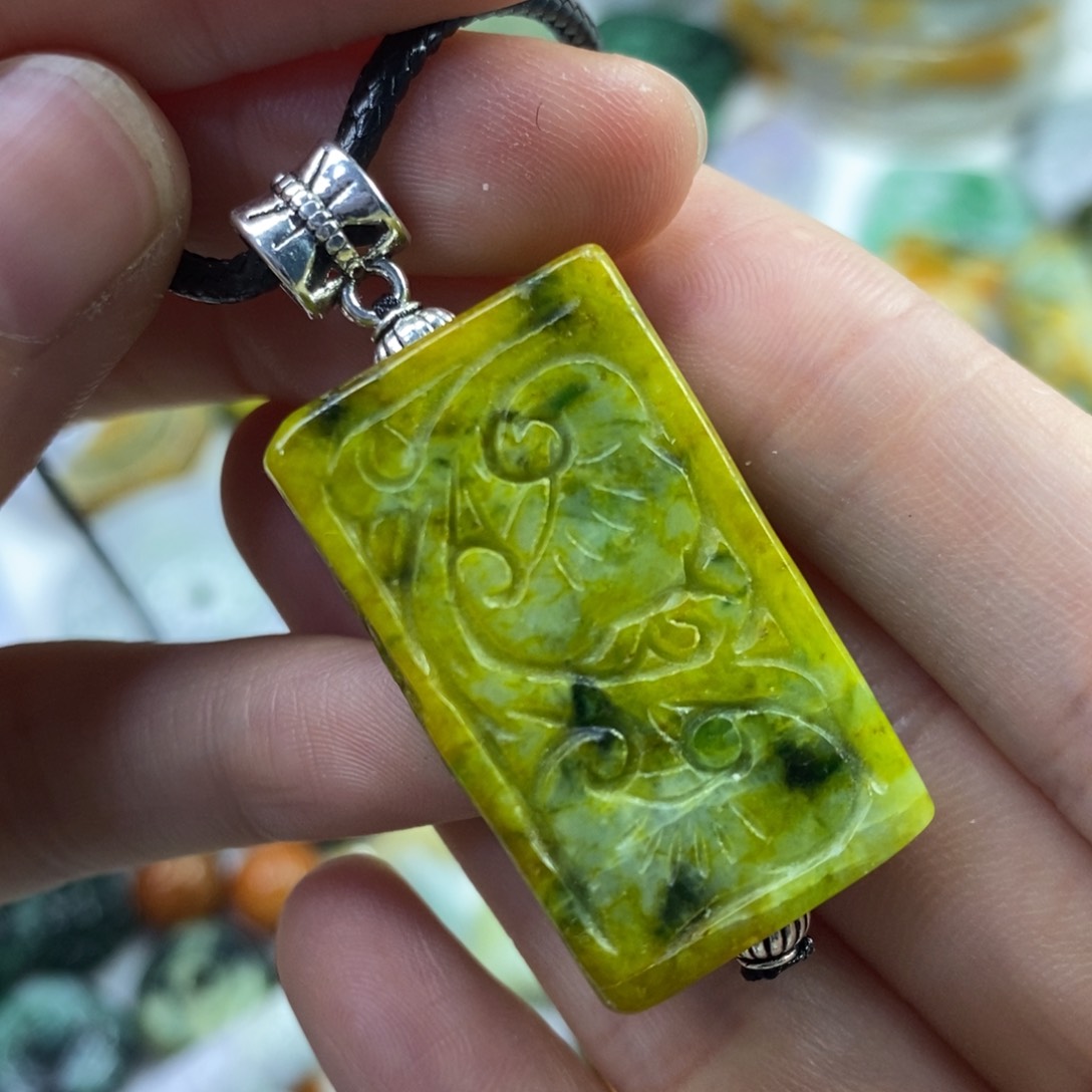 翡翠未镶嵌颈饰L**慜