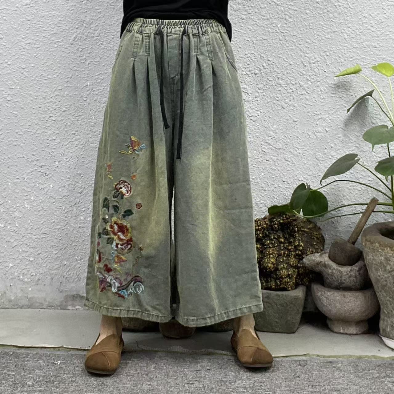 26011右腿绣彩蝴蝶绣黄红花炒色阔腿牛仔裤（长85臀围128脚口76