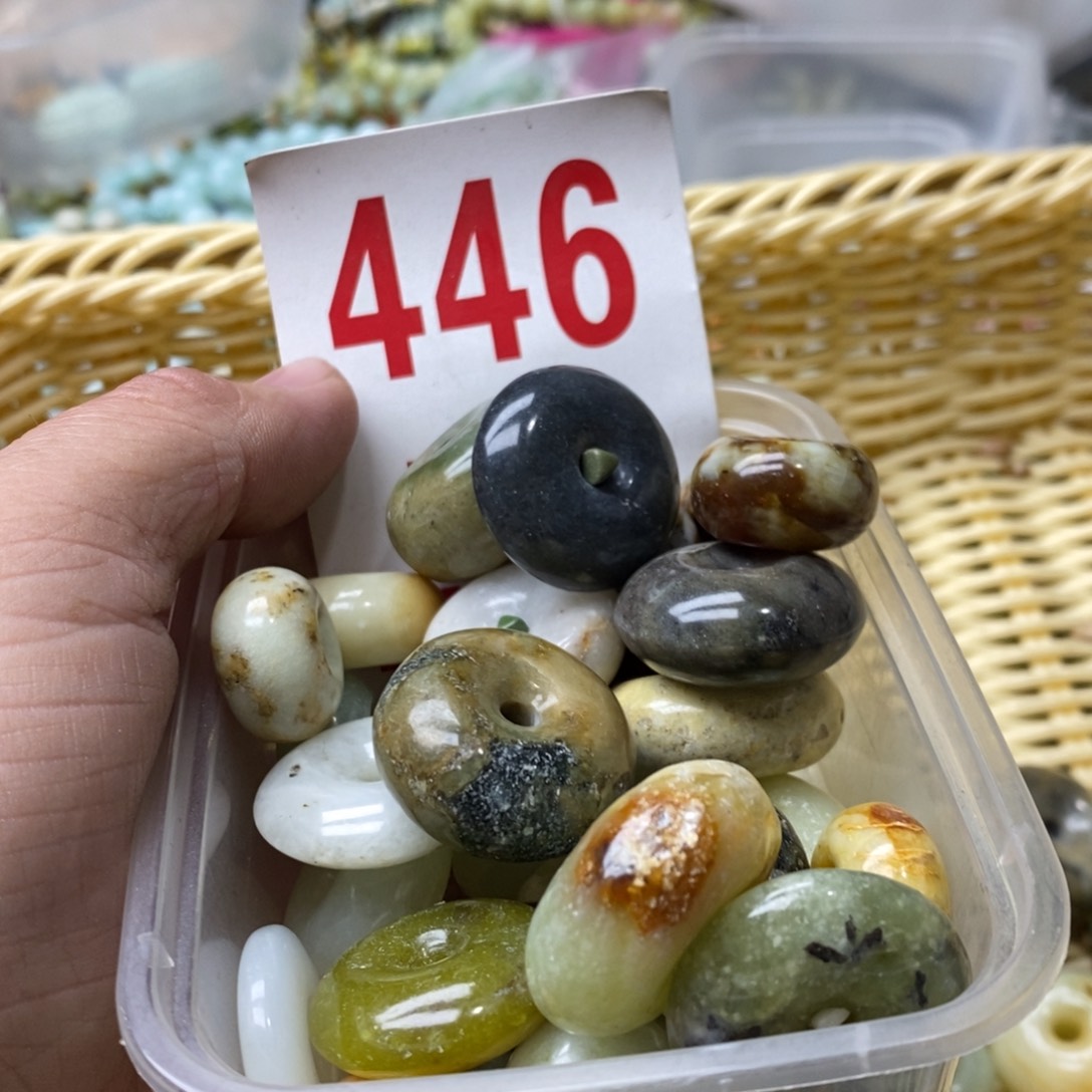蛇纹石玉挂坠未镶嵌