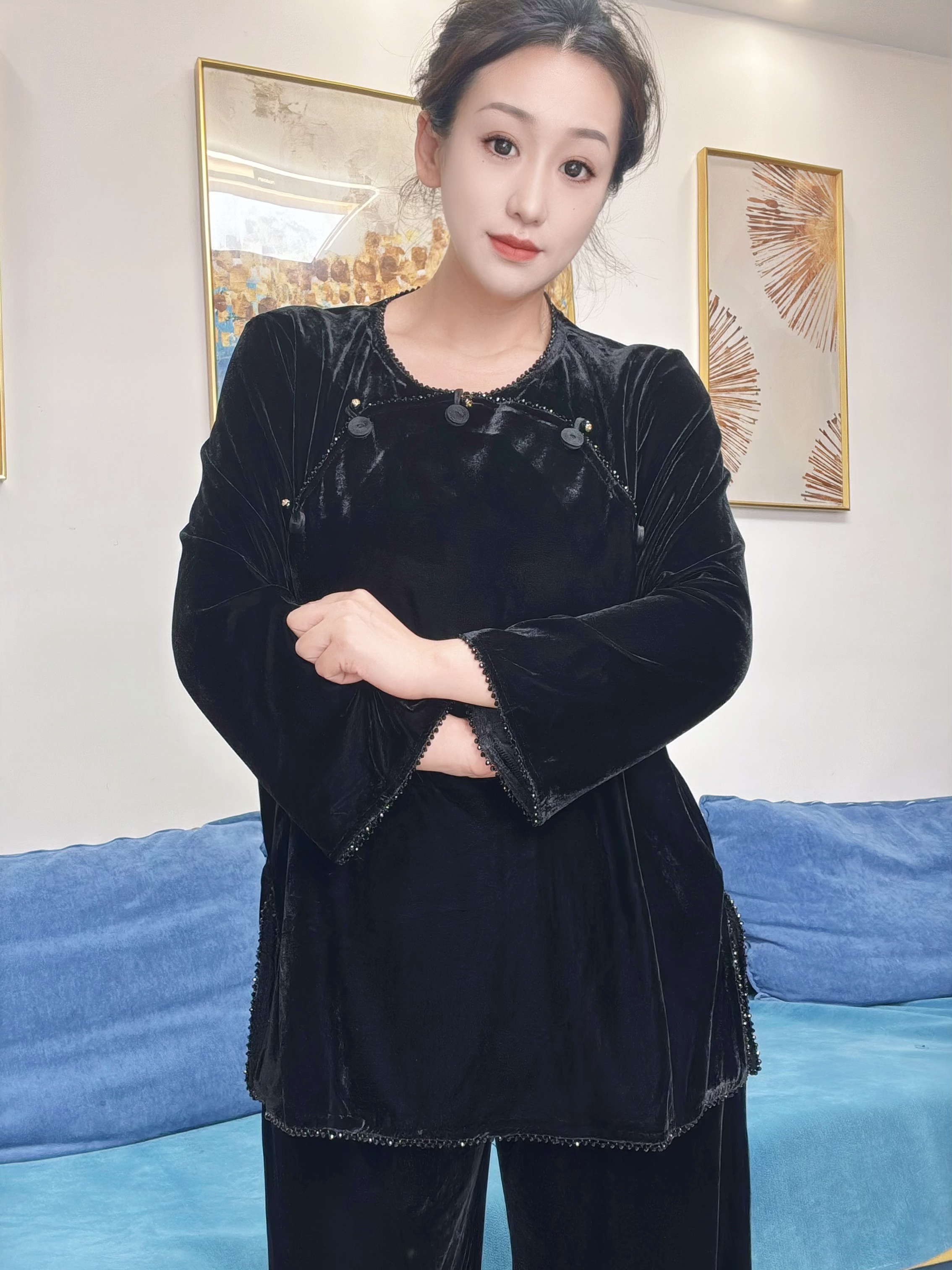 新中式国风丝绒高弹圆领钉珠衫宽松显瘦丝绒上衣女