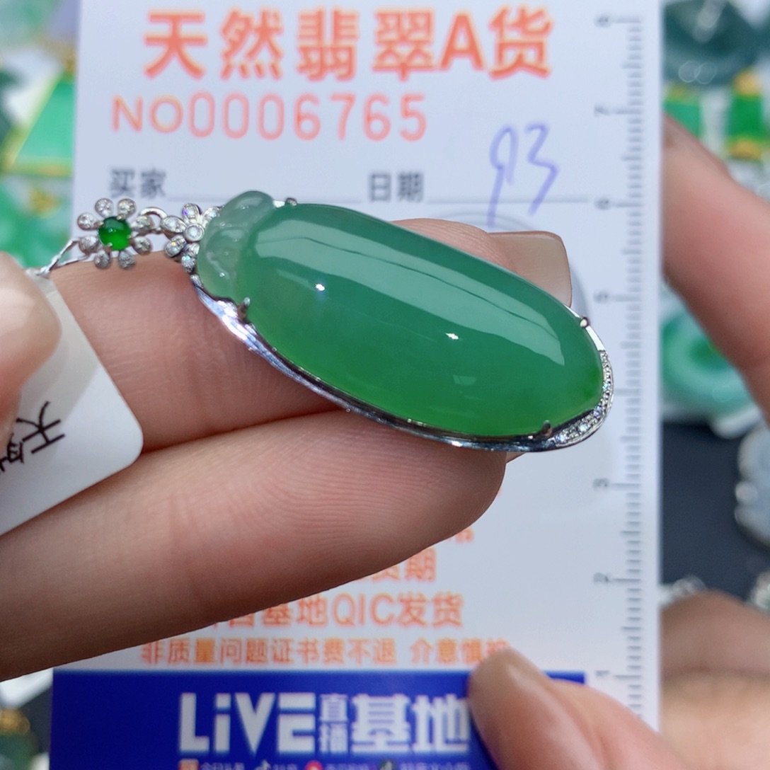 翡翠颈饰18K金镶嵌瓜