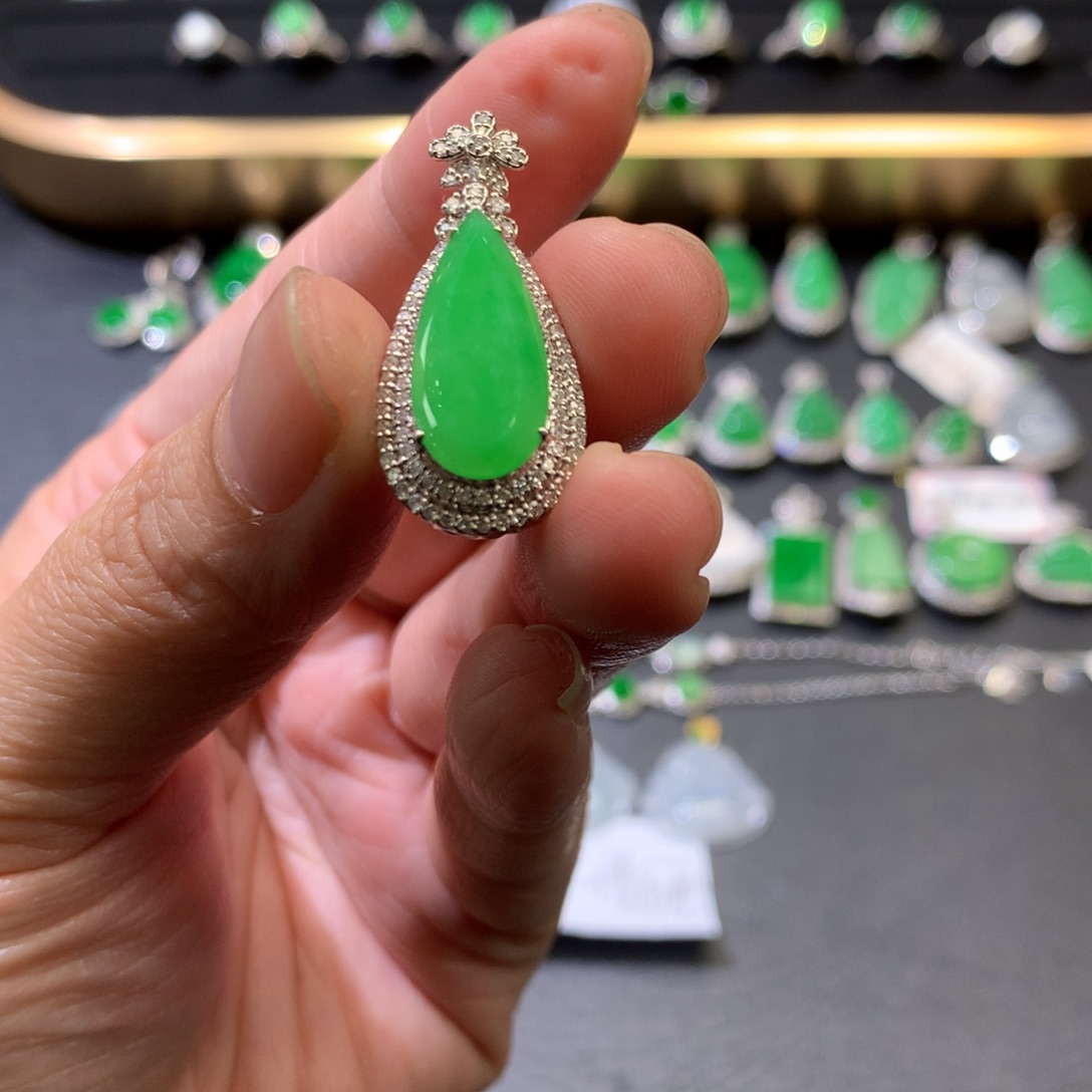 翡翠吊坠(不含链)18K金镶嵌