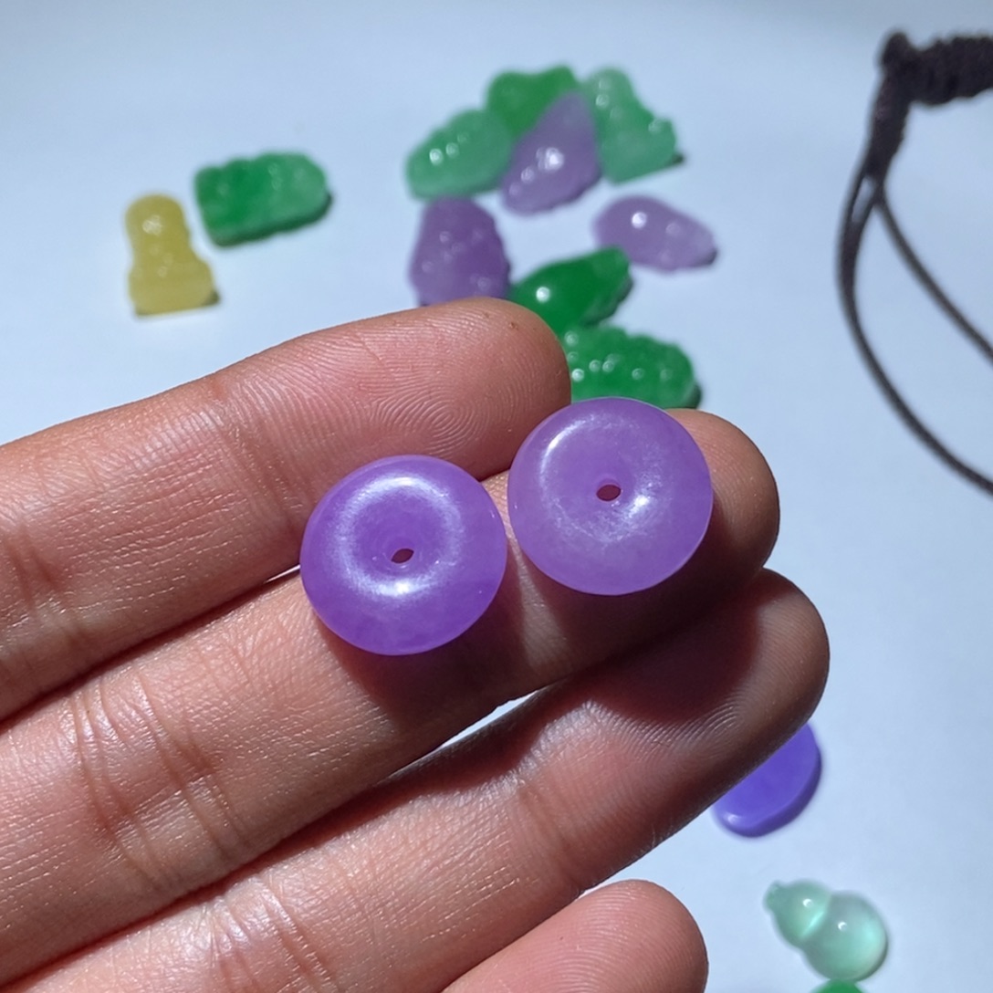 彼***岸翡翠未镶嵌颈饰吊坠