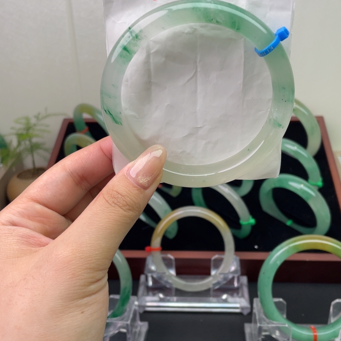 石英质玉（非洲翠）未镶嵌手镯2-64