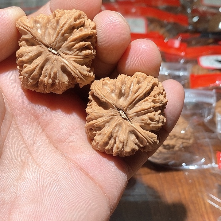 文玩核桃吊坠大*概南疆