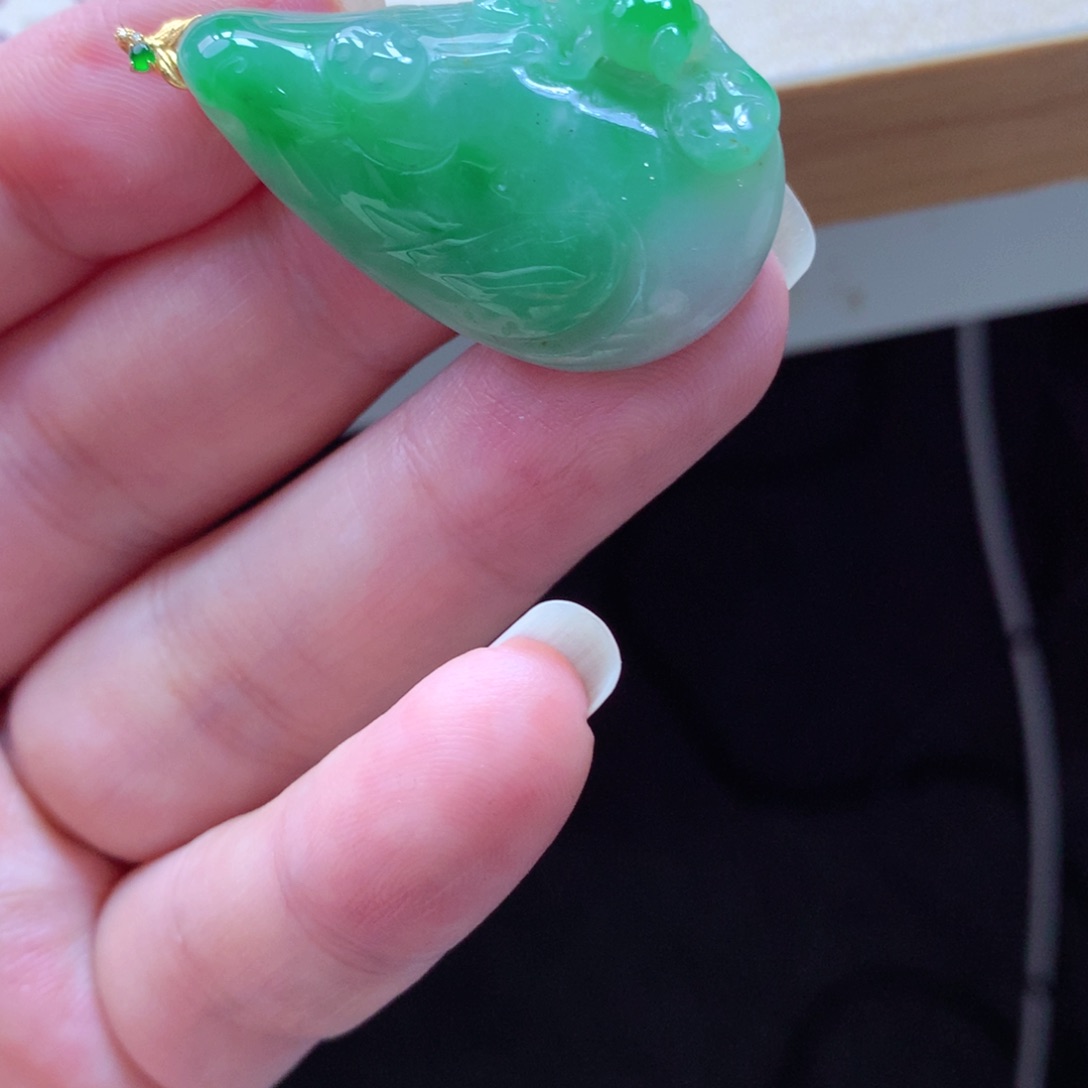 翡翠颈饰18K金镶嵌吊坠