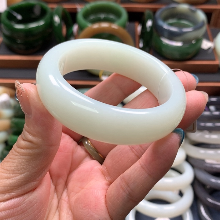 【闪购商品】未镶嵌手镯和田玉16